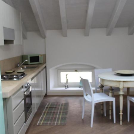 Mansarda Di Alice Apartman Desenzano del Garda Kültér fotó