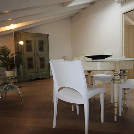 Mansarda Di Alice Apartman Desenzano del Garda Kültér fotó