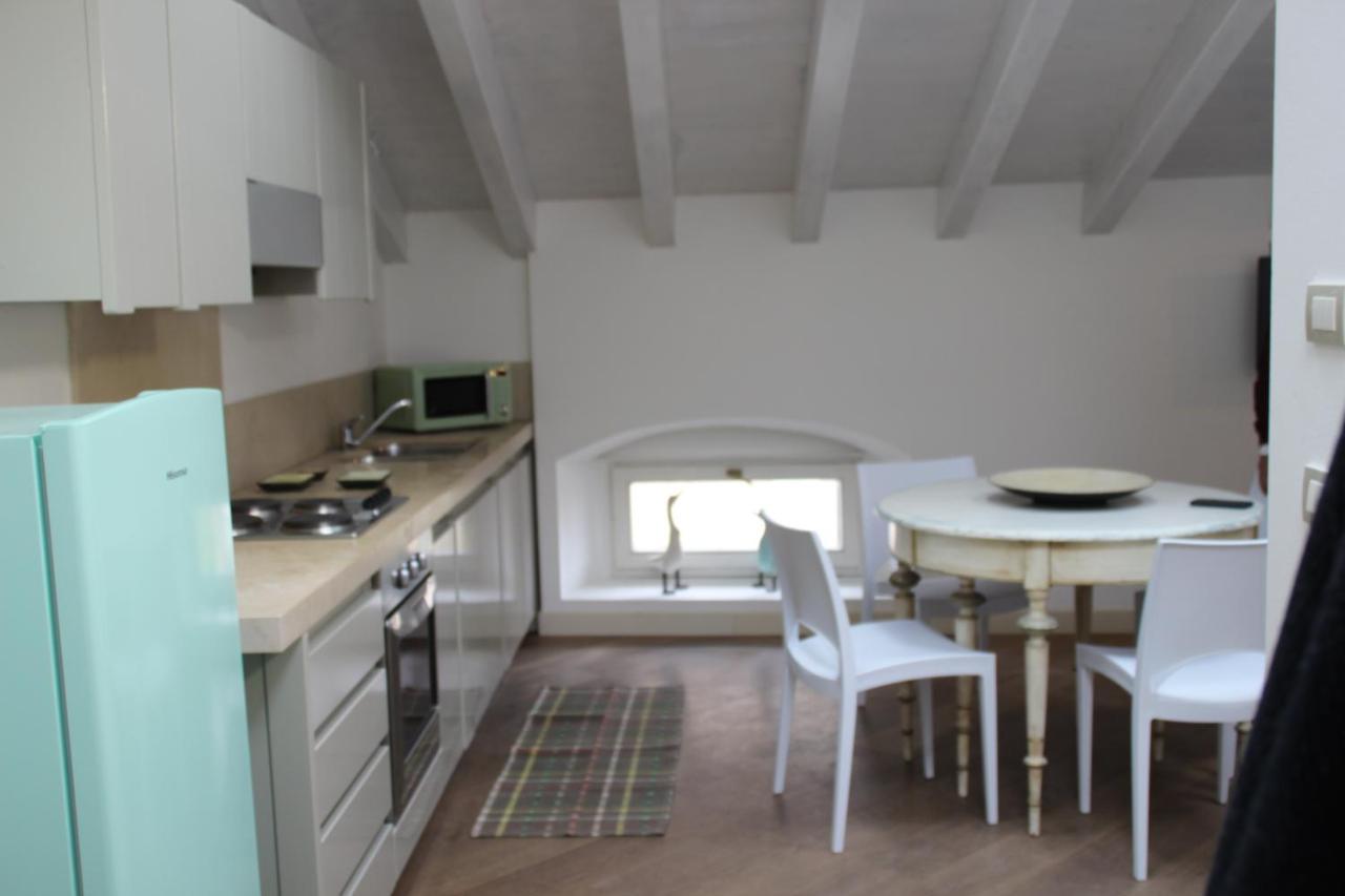 Mansarda Di Alice Apartman Desenzano del Garda Kültér fotó