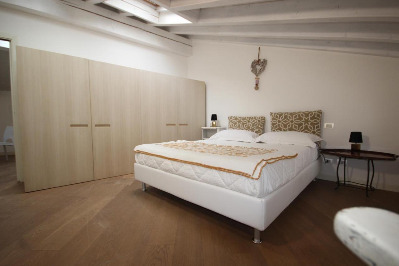 Mansarda Di Alice Apartman Desenzano del Garda Kültér fotó