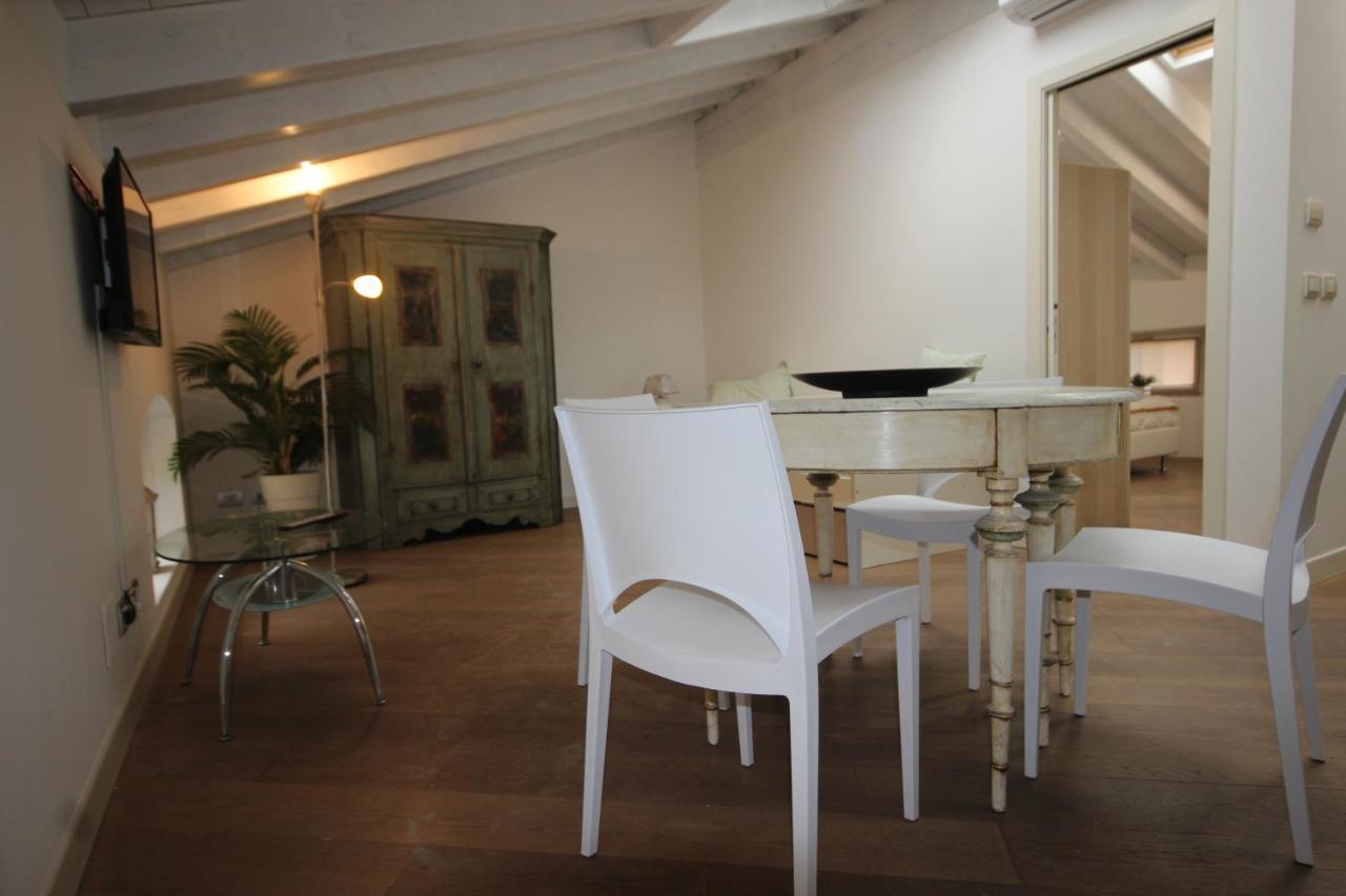 Mansarda Di Alice Apartman Desenzano del Garda Kültér fotó